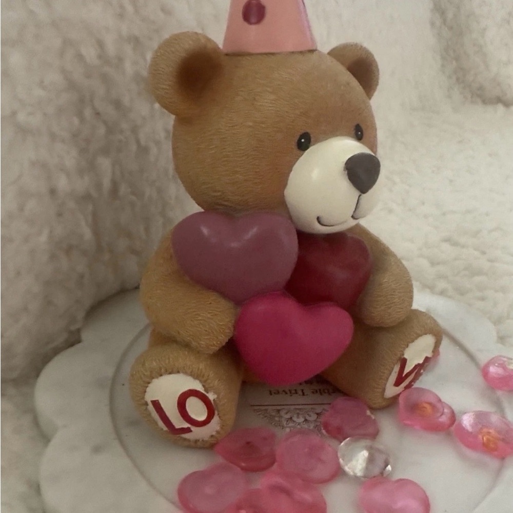 Valentine’s Day Teddy Bear Figurine with Heart.❤️ Cute Love Decor 7.5x5